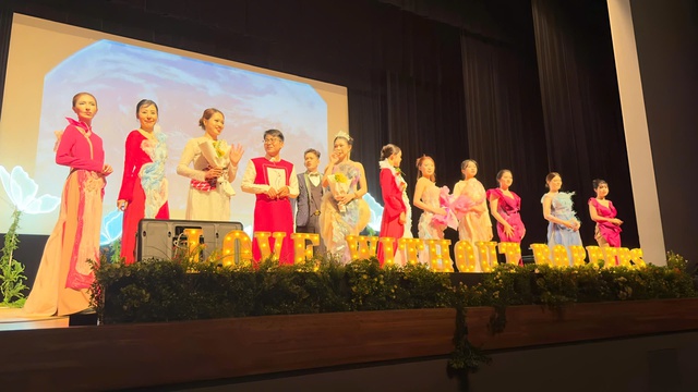 NTK Lê Minh Phú- TS Quỳnh Paris: Hai thế hệ, một tình yêu thời trang - Ảnh 3.