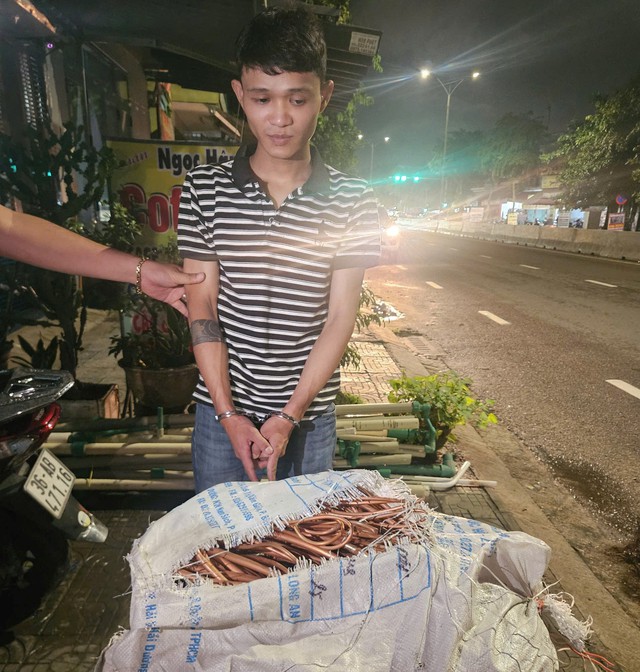 Khám phá vụ trộm cắp tài sản lớn tại Đà Nẵng Chỉ sau 24 giờ điều tra - Ảnh 2. Khám phá vụ trộm cắp tài sản lớn tại Đà Nẵng Chỉ sau 24 giờ điều tra - Ảnh 2.