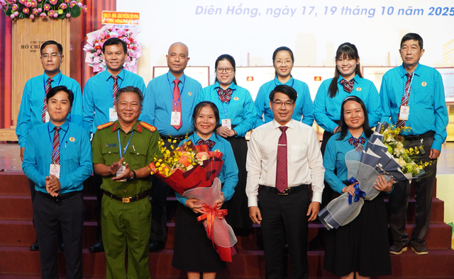 Bí thư Đảng ủy phường Diên Hồng yêu cầu họp ít, làm nhiều; ít thủ tục, nhiều nụ cười - Ảnh 8.