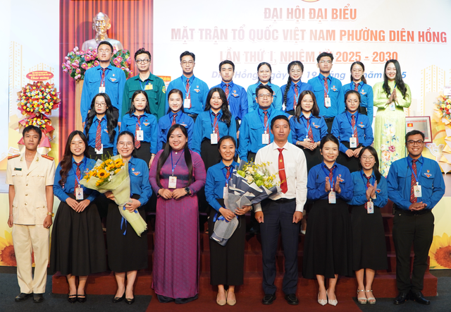 Bí thư Đảng ủy phường Diên Hồng yêu cầu họp ít, làm nhiều; ít thủ tục, nhiều nụ cười - Ảnh 5.