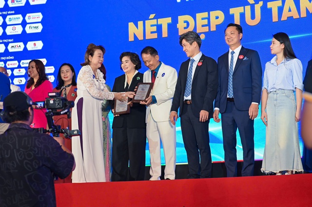 TS-BS Nguyễn Ngọc Nhơn: Người kiến tạo vẻ đẹp Việt, hết lòng vì cộng đồng - Ảnh 1.
