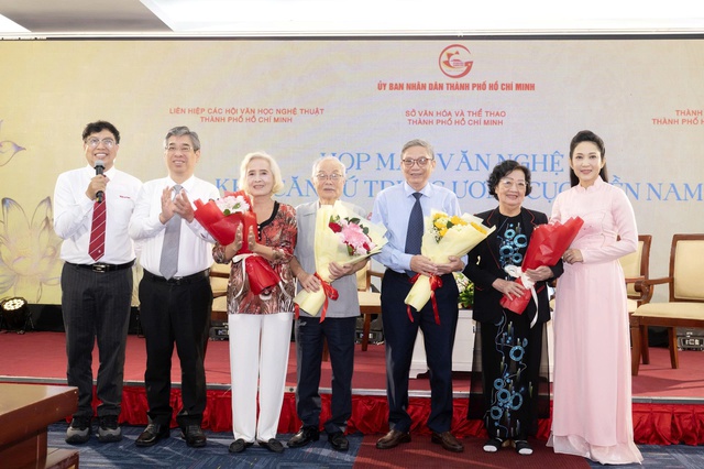 TP HCM tri ân văn nghệ sĩ Khu căn cứ Trung ương Cục miền Nam - Ảnh 2.