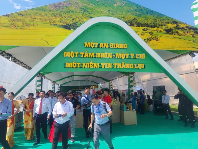 Nhiều hoạt động ý nghĩa trước thềm Đại hội Đại biểu Đảng bộ tỉnh An Giang- Ảnh 4. Nhiều hoạt động ý nghĩa trước thềm Đại hội Đại biểu Đảng bộ tỉnh An Giang- Ảnh 4.