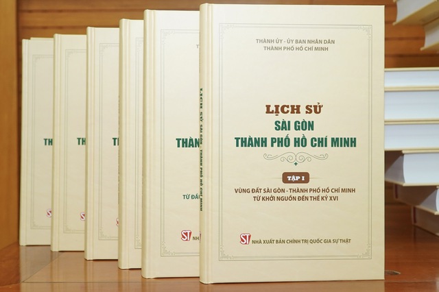 Ra mắt bộ sách “Lịch sử Sài Gòn - Thành phố Hồ Chí Minh”- Ảnh 1. Ra mắt bộ sách “Lịch sử Sài Gòn - Thành phố Hồ Chí Minh”- Ảnh 1.