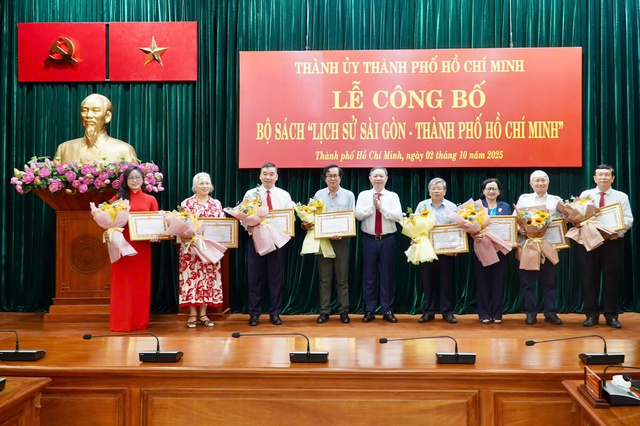 Ra mắt bộ sách “Lịch sử Sài Gòn - Thành phố Hồ Chí Minh”- Ảnh 5. Ra mắt bộ sách “Lịch sử Sài Gòn - Thành phố Hồ Chí Minh”- Ảnh 5.