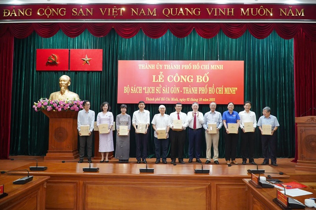 Ra mắt bộ sách “Lịch sử Sài Gòn - Thành phố Hồ Chí Minh”- Ảnh 2. Ra mắt bộ sách “Lịch sử Sài Gòn - Thành phố Hồ Chí Minh”- Ảnh 2.