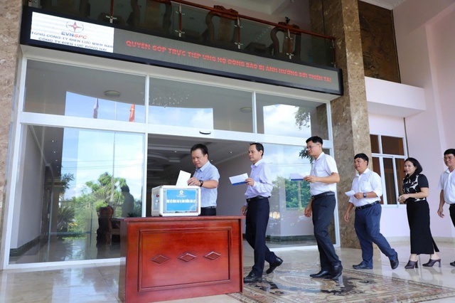 CNVCLĐ EVNSPC đóng góp gần 10 tỉ đồng ủng hộ đồng bào bị bão lũ - Ảnh 2.