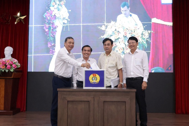 CNVCLĐ EVNSPC đóng góp gần 10 tỉ đồng ủng hộ đồng bào bị bão lũ - Ảnh 3.