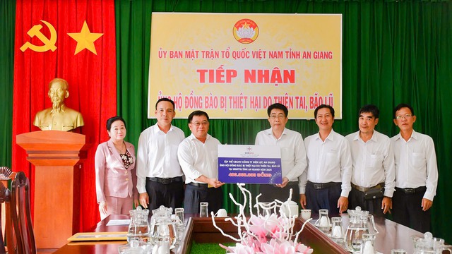 CNVCLĐ EVNSPC đóng góp gần 10 tỉ đồng ủng hộ đồng bào bị bão lũ - Ảnh 4.