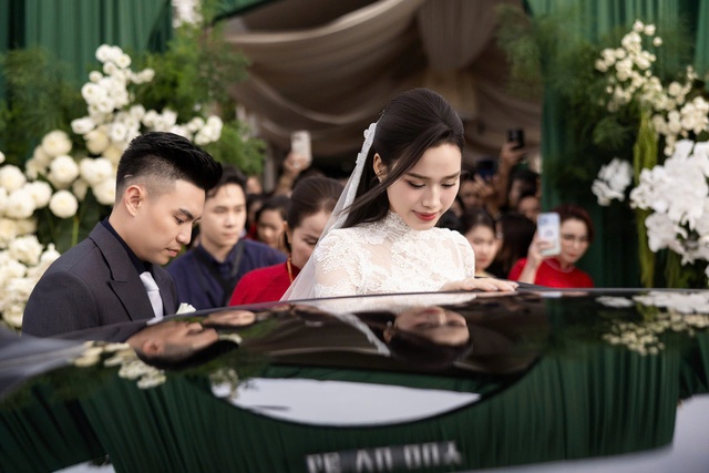 Hoa hậu Đỗ Thị Hà lên xe hoa với "thiếu gia" Tập đoàn Sơn Hải - Ảnh 1.
