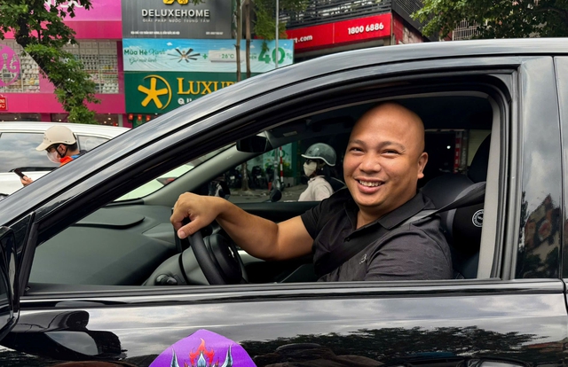 Tài xế Hà Nội tiết kiệm cả trăm triệu đồng mỗi năm nhờ chuyển sang VinFast Limo Green - Ảnh 1. Tài xế Hà Nội tiết kiệm cả trăm triệu đồng mỗi năm nhờ chuyển sang VinFast Limo Green - Ảnh 1.