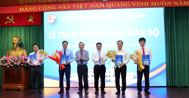 UBND TP HCM bổ nhiệm lãnh đạo mới tại Công ty Cây xanh và Thanh niên xung phong - Ảnh 1. UBND TP HCM bổ nhiệm lãnh đạo mới tại Công ty Cây xanh và Thanh niên xung phong - Ảnh 1.