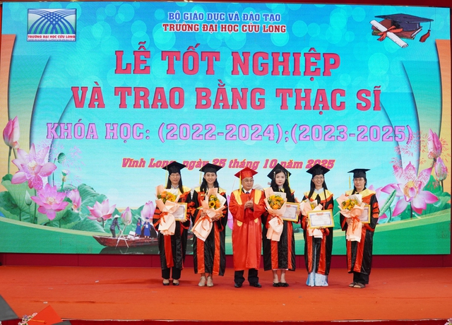 Trường ĐH Cửu Long trao bằng tốt nghiệp cho 224 tân thạc sĩ - Ảnh 5.