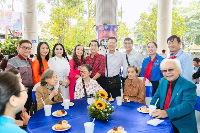 Thành Lộc, Hữu Nghĩa xúc động tại Nhà Thiếu nhi Thành phố - Ảnh 5.