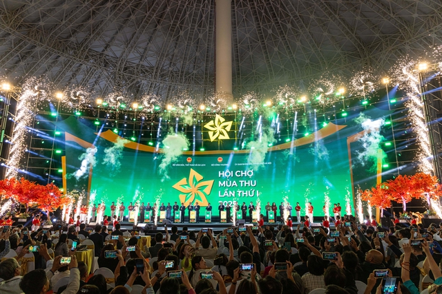 Hội chợ Mùa Thu lần thứ Nhất - 2025: Không gian sống động, trải nghiệm bất tận mỗi ngày ở VEC - Ảnh 1.