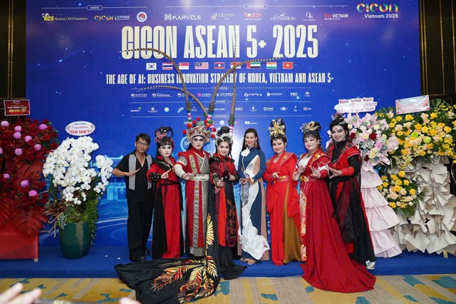 Lê Minh Phú và hành trình mang trang phục cải lương ra diễn đàn Cicon quốc tế - Ảnh 1.