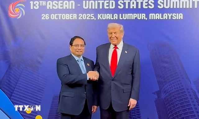Thủ tướng Phạm Minh Chính gặp Tổng thống Mỹ Donald Trump - Ảnh 1.