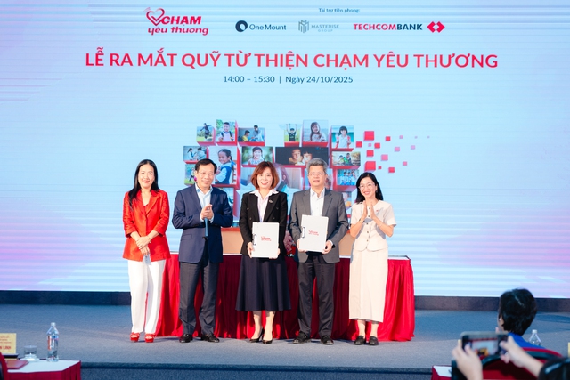 Quỹ từ thiện Chạm Yêu Thương chính thức ra mắt: Khi yêu thương được chạm - hạnh phúc được gieo mầm - Ảnh 1.