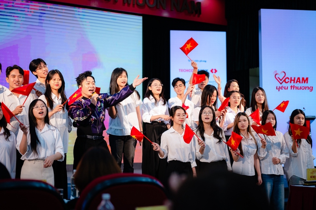 Quỹ từ thiện Chạm Yêu Thương chính thức ra mắt: Khi yêu thương được chạm - hạnh phúc được gieo mầm - Ảnh 2.