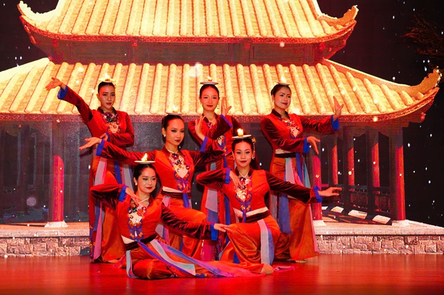 Dấu ấn đạo diễn Lê Việt và VIETMISSION trong Gala “Kiệt Tác Sóng Đôi” - Ảnh 5.