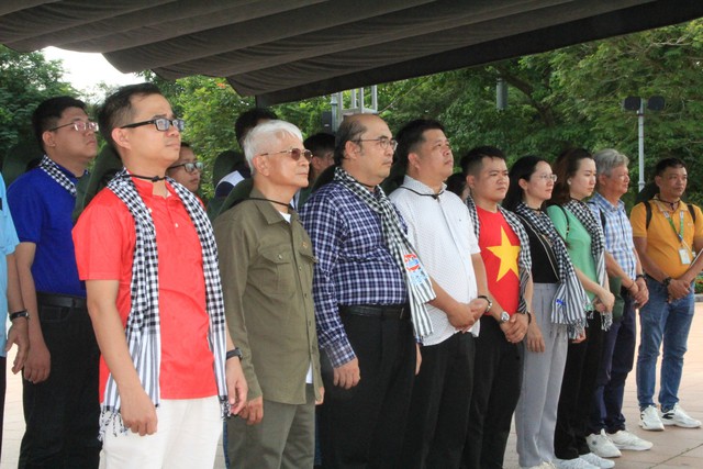 Xúc động hành trình về miền ký ức - Quảng Trị và Biển đảo anh hùng - Ảnh 2.