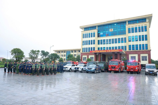 104 công an Quảng Trị lên đường làm nhiệm vụ đặc biệt tại Huế - Ảnh 4. 104 công an Quảng Trị lên đường làm nhiệm vụ đặc biệt tại Huế - Ảnh 4.