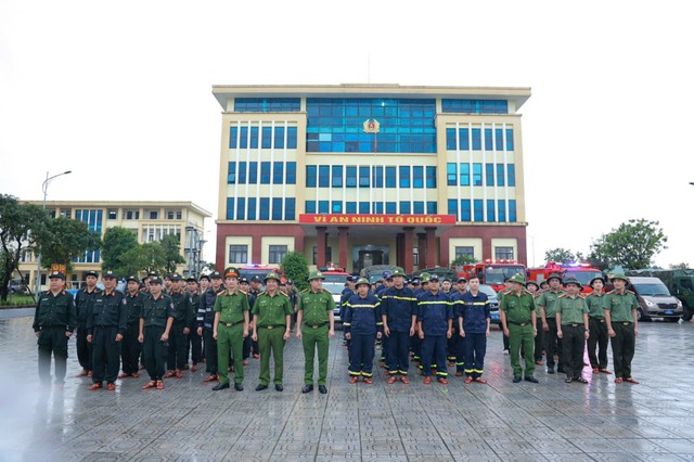 104 công an Quảng Trị lên đường làm nhiệm vụ đặc biệt tại Huế - Ảnh 1. 104 công an Quảng Trị lên đường làm nhiệm vụ đặc biệt tại Huế - Ảnh 1.