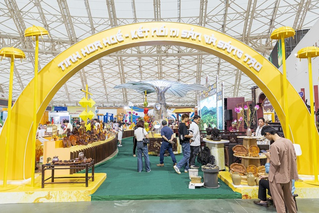 “Sàn diễn” khổng lồ của đặc sản vùng miền: Hành trình khám phá “Việt Nam thu nhỏ” giữa lòng VEC - Ảnh 3.