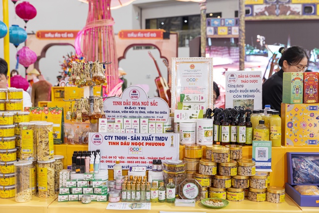 “Sàn diễn” khổng lồ của đặc sản vùng miền: Hành trình khám phá “Việt Nam thu nhỏ” giữa lòng VEC - Ảnh 6.