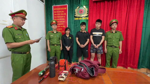 Công an TP HCM tạm giữ hình sự bà chủ lò chó - Ảnh 1.