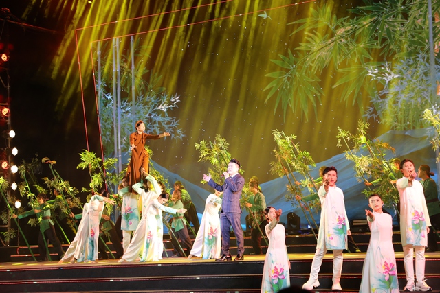 Khai mạc Hội sách Côn Đảo: Tôn vinh Văn hóa và lịch sử Việt Nam - Ảnh 4. Khai mạc Hội sách Côn Đảo: Tôn vinh Văn hóa và lịch sử Việt Nam - Ảnh 4.