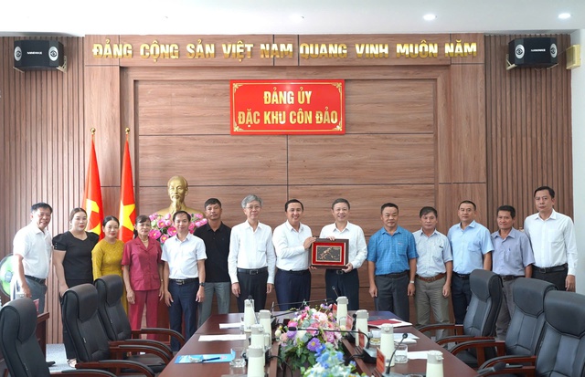 Ban Tuyên giáo và Dân vận Thành ủy TP HCM làm việc với Đặc khu Côn Đảo - Ảnh 2.