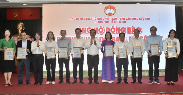 TP HCM vì cả nước: Hơn 35,6 tỉ đồng ủng hộ đồng bào vùng bão, lũ - Ảnh 2.