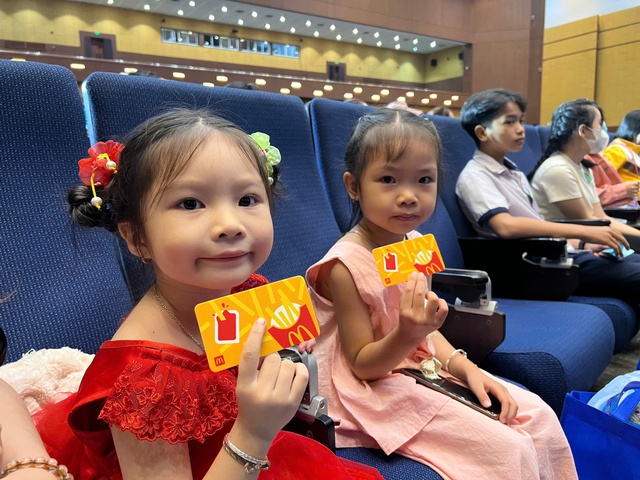 Nhiều doanh nghiệp đồng hành để con công nhân vui Tết Trung thu - Ảnh 2.