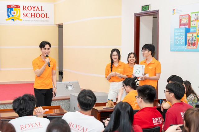 Hanwha Life triển khai chương trình "Finance Mentor" tại Việt Nam - Ảnh 1.