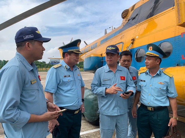 Trực thăng không quân bay cứu trợ nhân dân Lạng Sơn bị lũ lụt cô lập - Ảnh 2.
