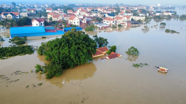 Lũ sông Cầu Bắc Ninh khiến nhiều thôn chìm trong biển nước , cuộc sống đảo lộn - Ảnh 1. Lũ sông Cầu Bắc Ninh khiến nhiều thôn chìm trong biển nước , cuộc sống đảo lộn - Ảnh 1.