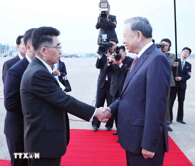 Những hình ảnh đầu tiên của Tổng Bí thư Tô Lâm tại Triều Tiên - Ảnh 2.