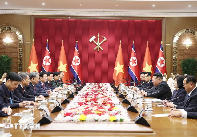 Tổng Bí thư Tô Lâm hội đàm với Tổng Bí thư, Chủ tịch Quốc vụ Triều Tiên Kim Jong Un - Ảnh 1.