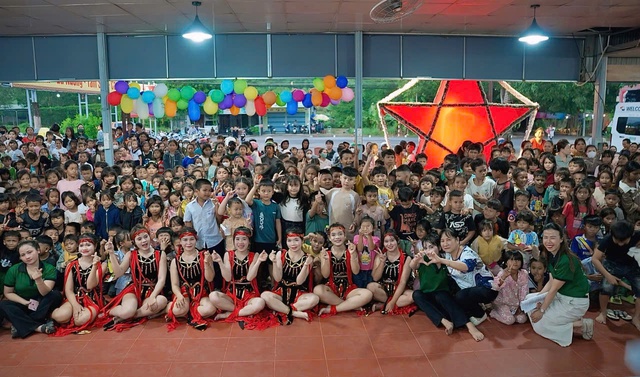 "Vui Hội trăng rằm – Trung thu yêu thương, trọn vẹn nụ cười" tại xã Nam Khánh Vĩnh - Ảnh 1.