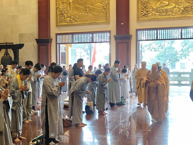 Thứ trưởng Ngoại giao Thái Lan dâng Y Kathina tại Việt Nam - Ảnh 10.