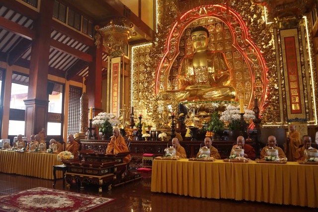 Thứ trưởng Ngoại giao Thái Lan dâng Y Kathina tại Việt Nam - Ảnh 7.