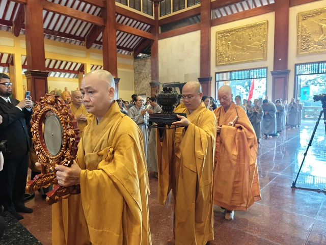 Thứ trưởng Ngoại giao Thái Lan dâng Y Kathina tại Việt Nam - Ảnh 11.