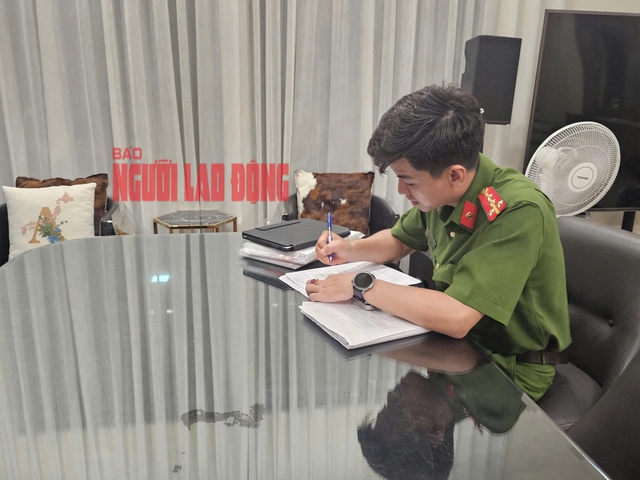 CLIP Công an TP HCM khám xét nhà diễn viên Trương Ngọc Ánh - Ảnh 2.