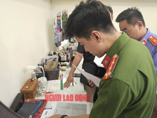 CLIP Công an TP HCM khám xét nhà diễn viên Trương Ngọc Ánh - Ảnh 5.