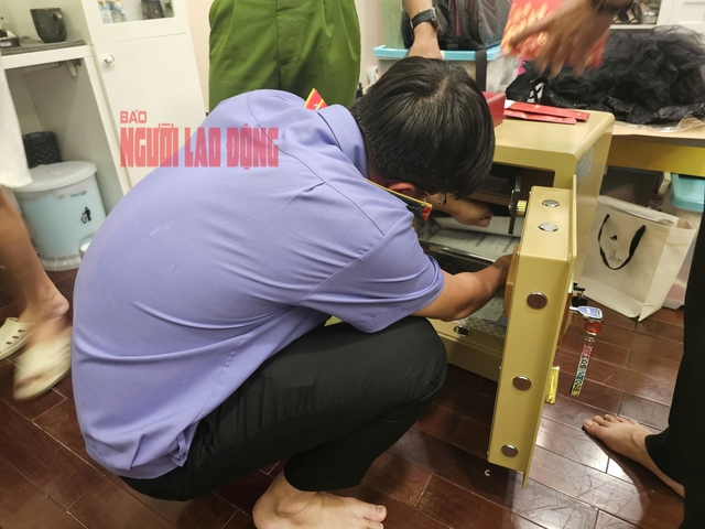 CLIP Công an TP HCM khám xét nhà diễn viên Trương Ngọc Ánh - Ảnh 6.