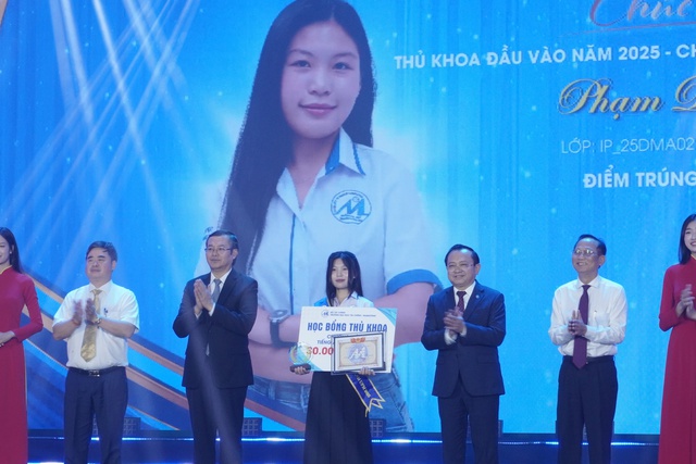 Thứ trưởng Bộ GD-ĐT đánh giá cao UFM về các lĩnh vực đào tạo mũi nhọn - Ảnh 2.