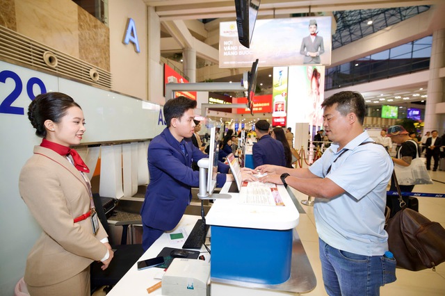 Sun PhuQuoc Airways khai thác chuyến bay thương mại đầu tiên - Ảnh 1.