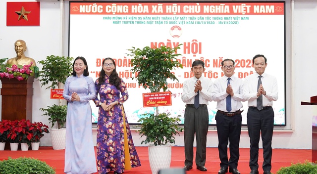 Bí thư Trần Lưu Quang dự Ngày hội Đại đoàn kết ở Bình Thạnh - Ảnh 2.