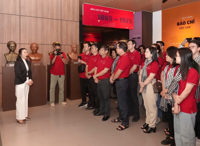 Đoàn cán bộ tuyên giáo TP HCM thăm Bảo tàng Báo chí Việt Nam ghi dấu lịch sử - Ảnh 2. Đoàn cán bộ tuyên giáo TP HCM thăm Bảo tàng Báo chí Việt Nam ghi dấu lịch sử - Ảnh 2.
